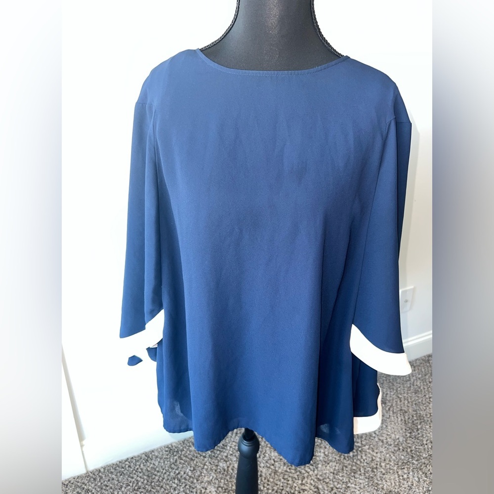Chico’s Elegant Navy Blue with white trim Poncho Style Dolman Top 3 (16)